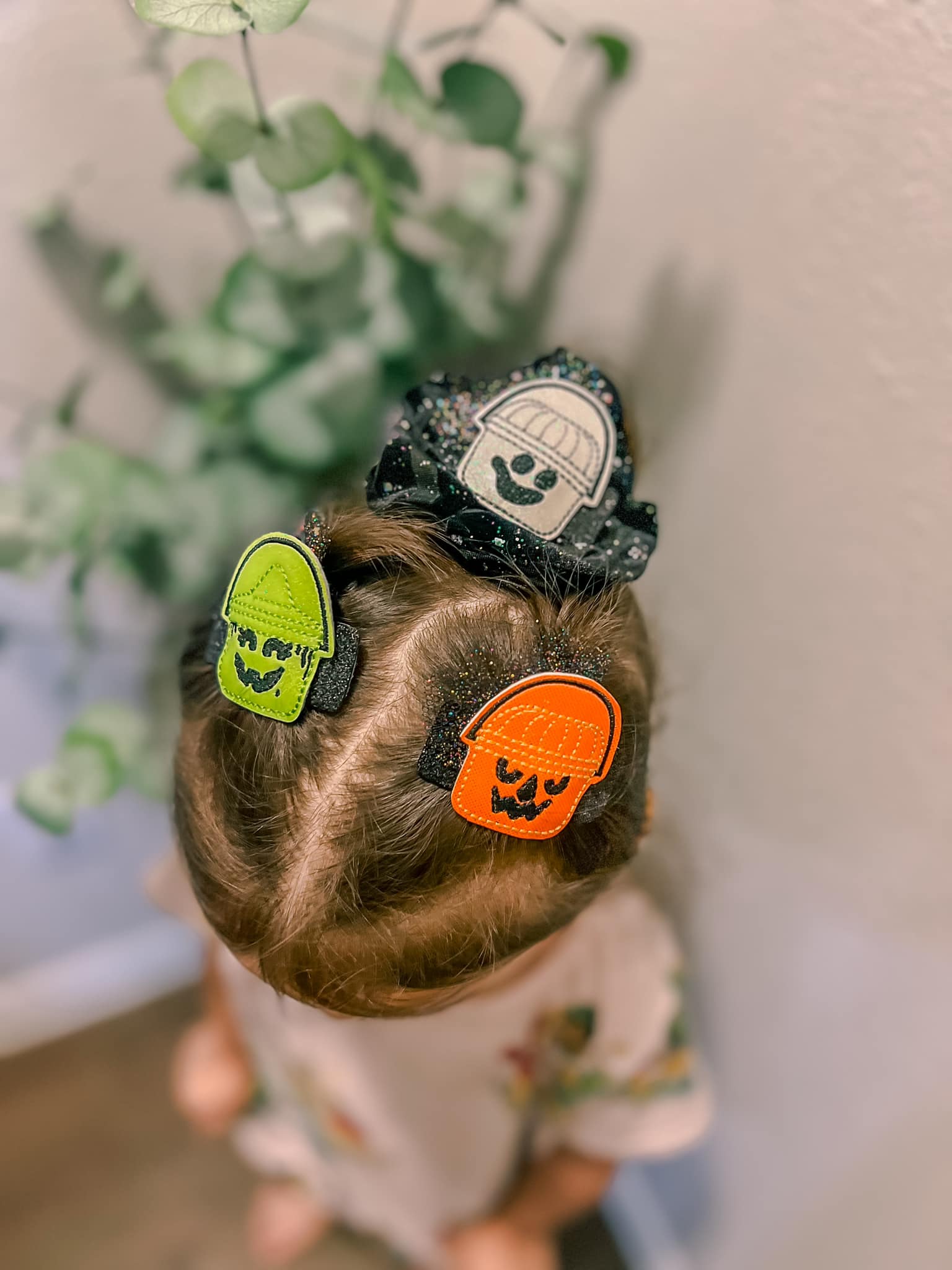 Boo bucket clip